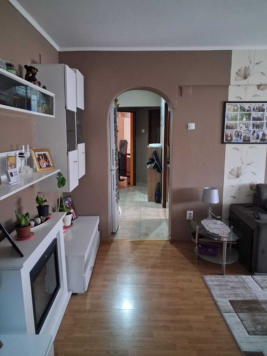 De vanzare apartament 3 camere