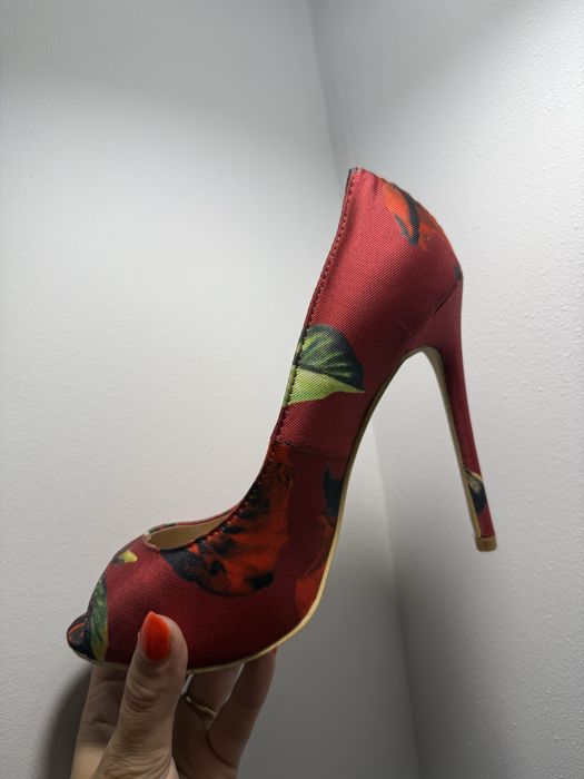 Pantofi cu toc femei