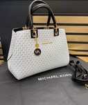 Geanta damă Michael Kors new collection, logo metalic auriu, saculet