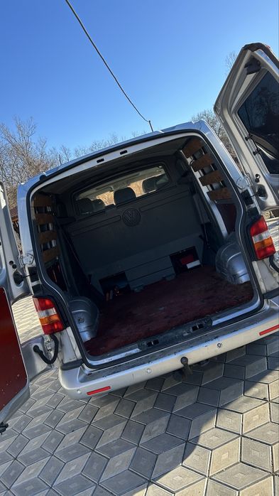 Volkswagen T5 autoutilitara