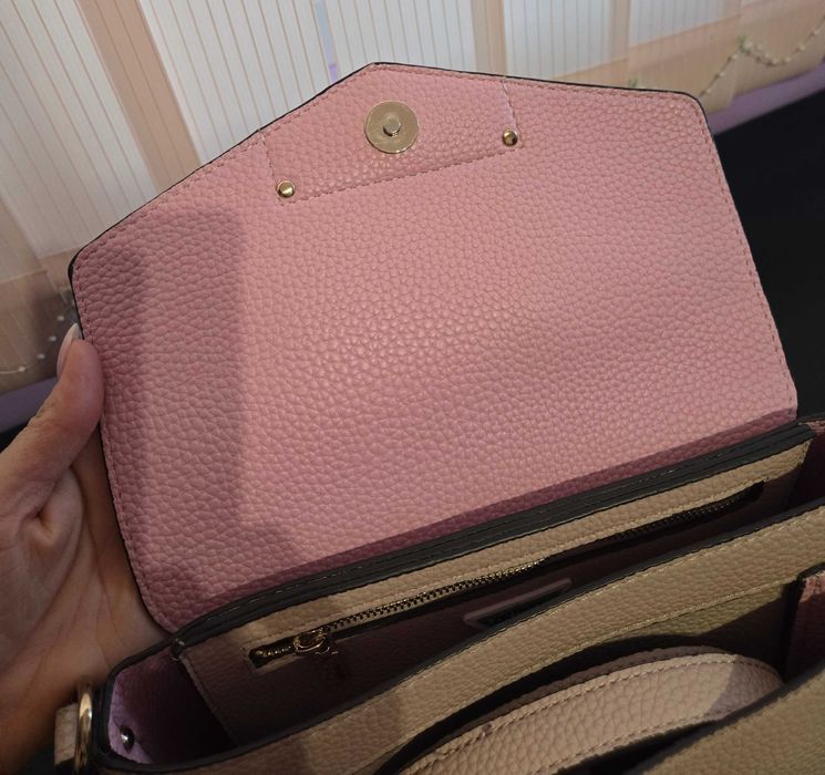 Чанта Guess от еко кожа