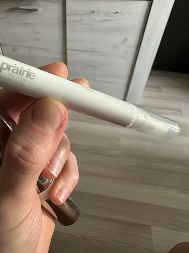 La Prairie eye concealer nuanta 10