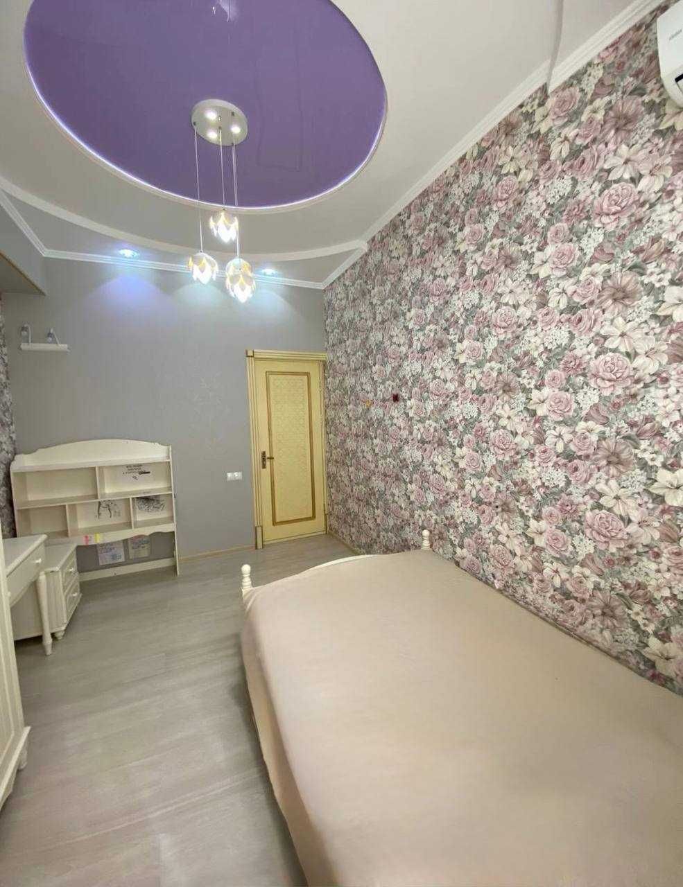 Продается двухэтажный квартиры  4 комнатами. Общая площадь — 132,21 м²