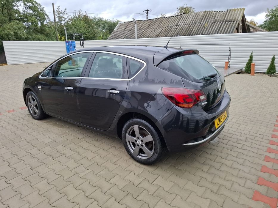 Vând Opel Astra J Facelift