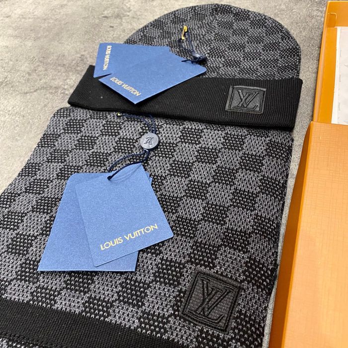 Caciula & Fular. Set-LV. Full-box Premium/TopQuality