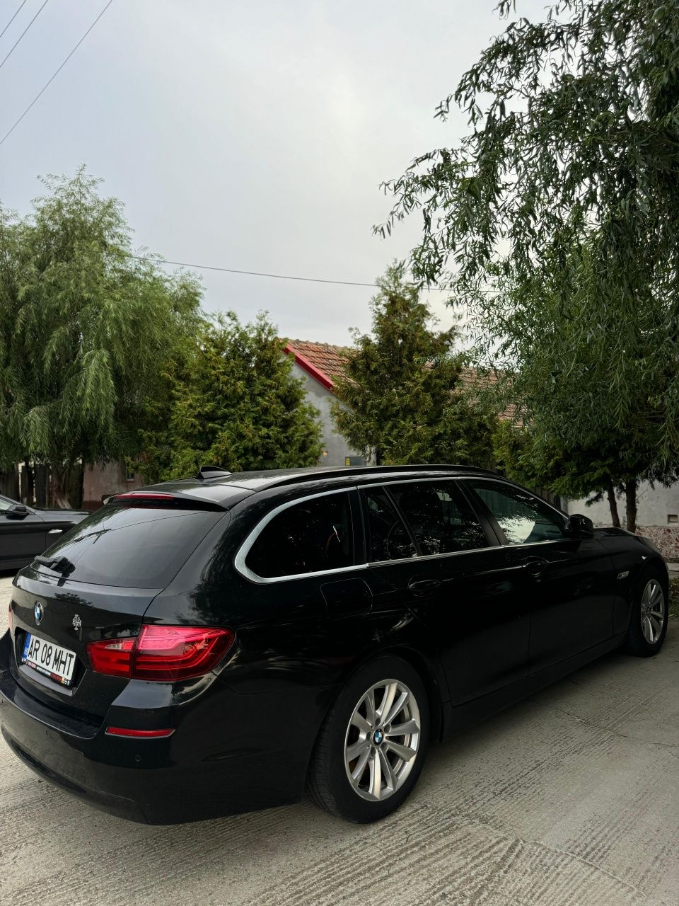 BMW F11  520  2011