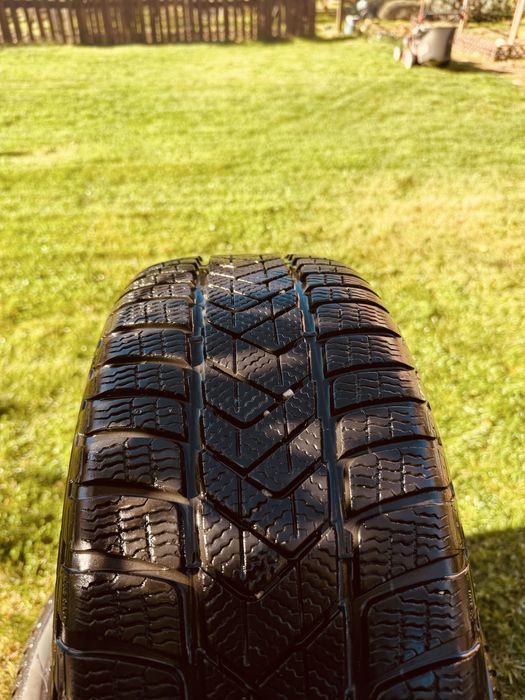 Продавам 4 броя зимни гуми Pirelli Soto Zero 3 размер 225/45/18