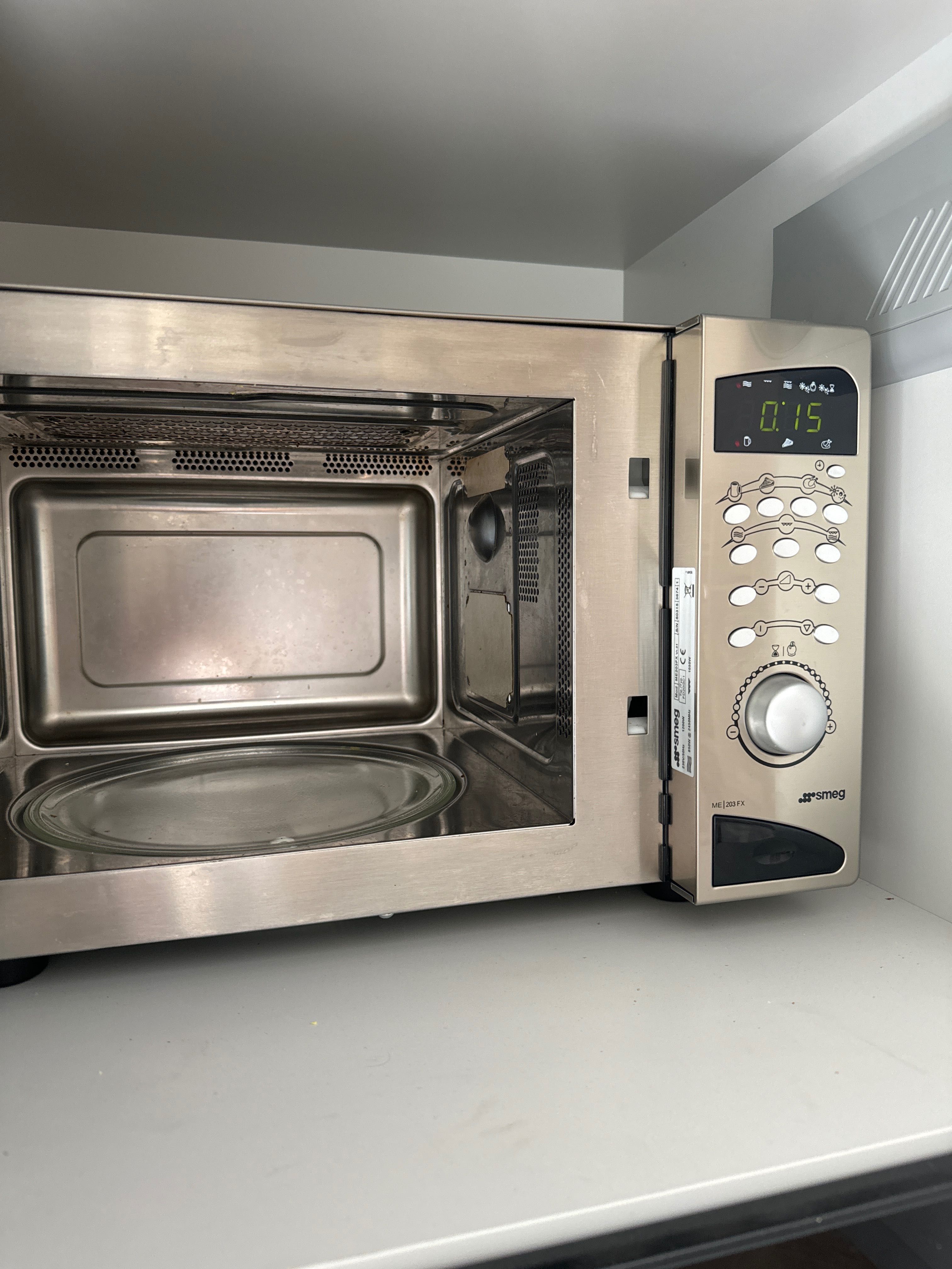 Микровълнова фурна SMEG