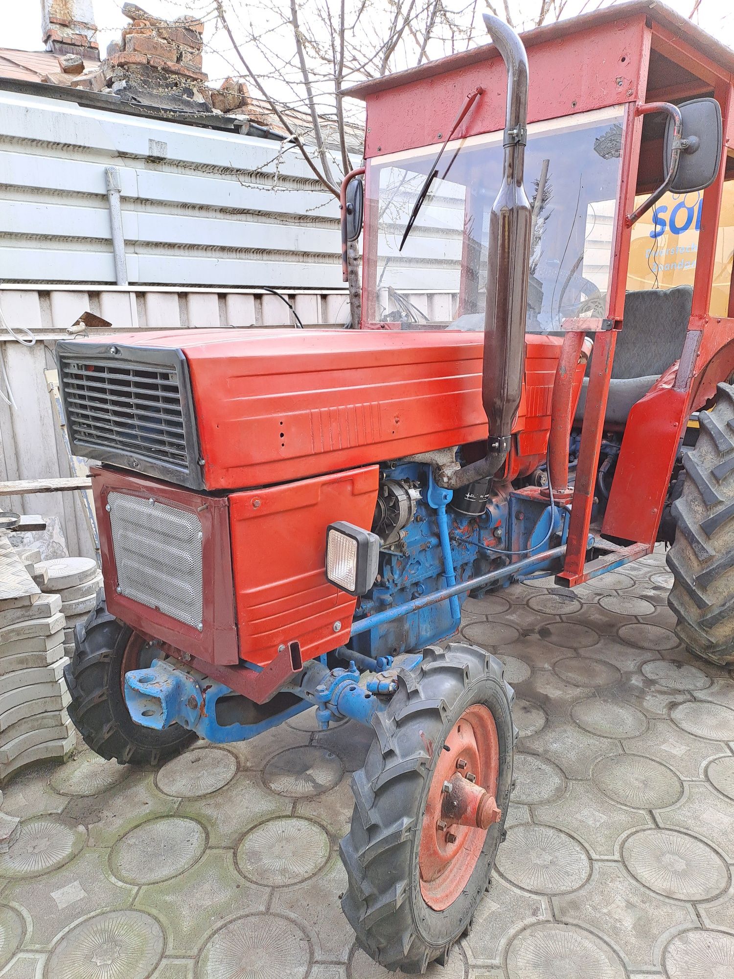 Vând tractor VR pentru vie