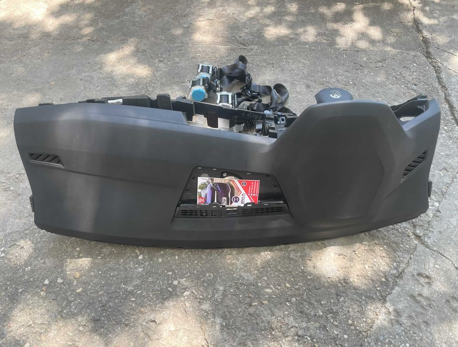 VW Golf 8 - plansa de bord - airbag volan pasager cortina - centuri