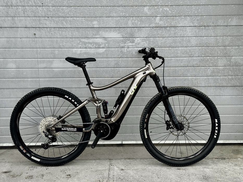 Bicicleta electrica Giant , 625 Wh , 2022