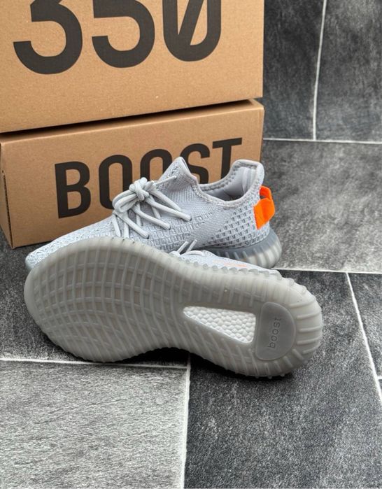 yezyy gri 400 de lei