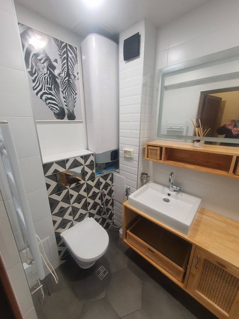 Дава се под наем Тристаен апартамент в Варна, Червен площад - 70 кв.м за 800 € - Снимка #2