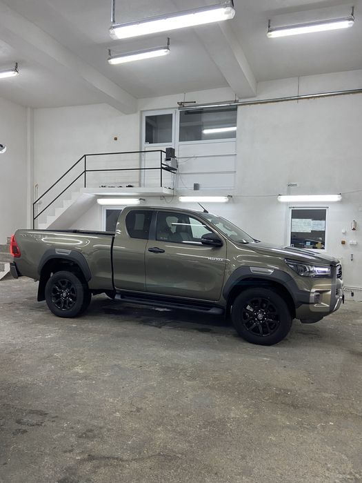 Toyota Hilux Extra Cab Invincible 2.8D 4WD Automata Pret cu TVA inclus