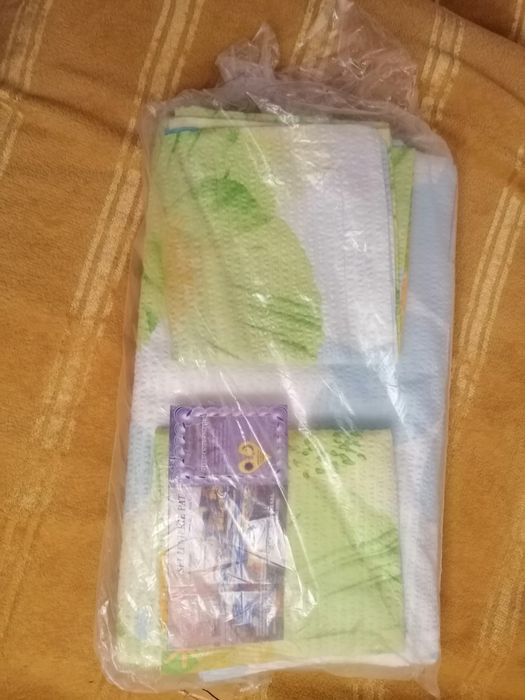 Lenjerie pat este un material ușor creponat