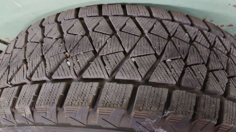 Продавам джанти AEZ в комплект със зимни гуми Bridgestone 235/65R18