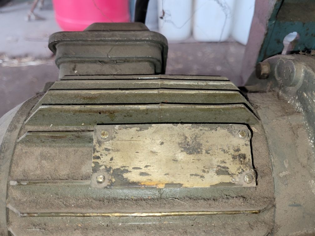 Продам швейную машинку 2 в1