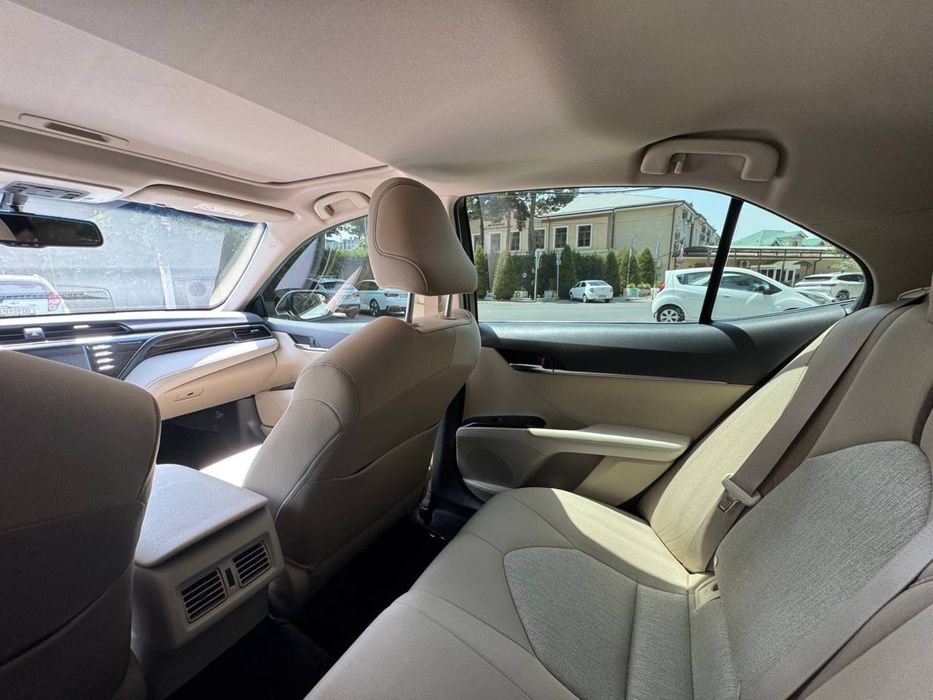 Toyota Camry 2020 год