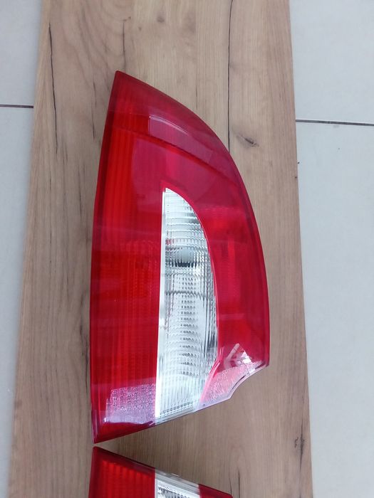 Stop stopuri lampa spate stanga/dreapta Skoda Superb 2008-2012