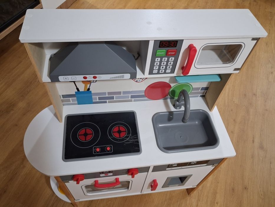 Bucatarie din lemn pentru copii de la Lidl