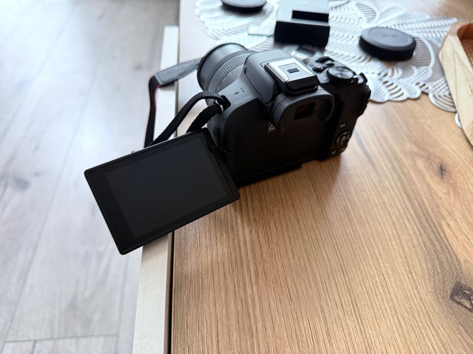 Фотоапарат Canon EOS R50 + обектив Canon RF-S 18-45mm