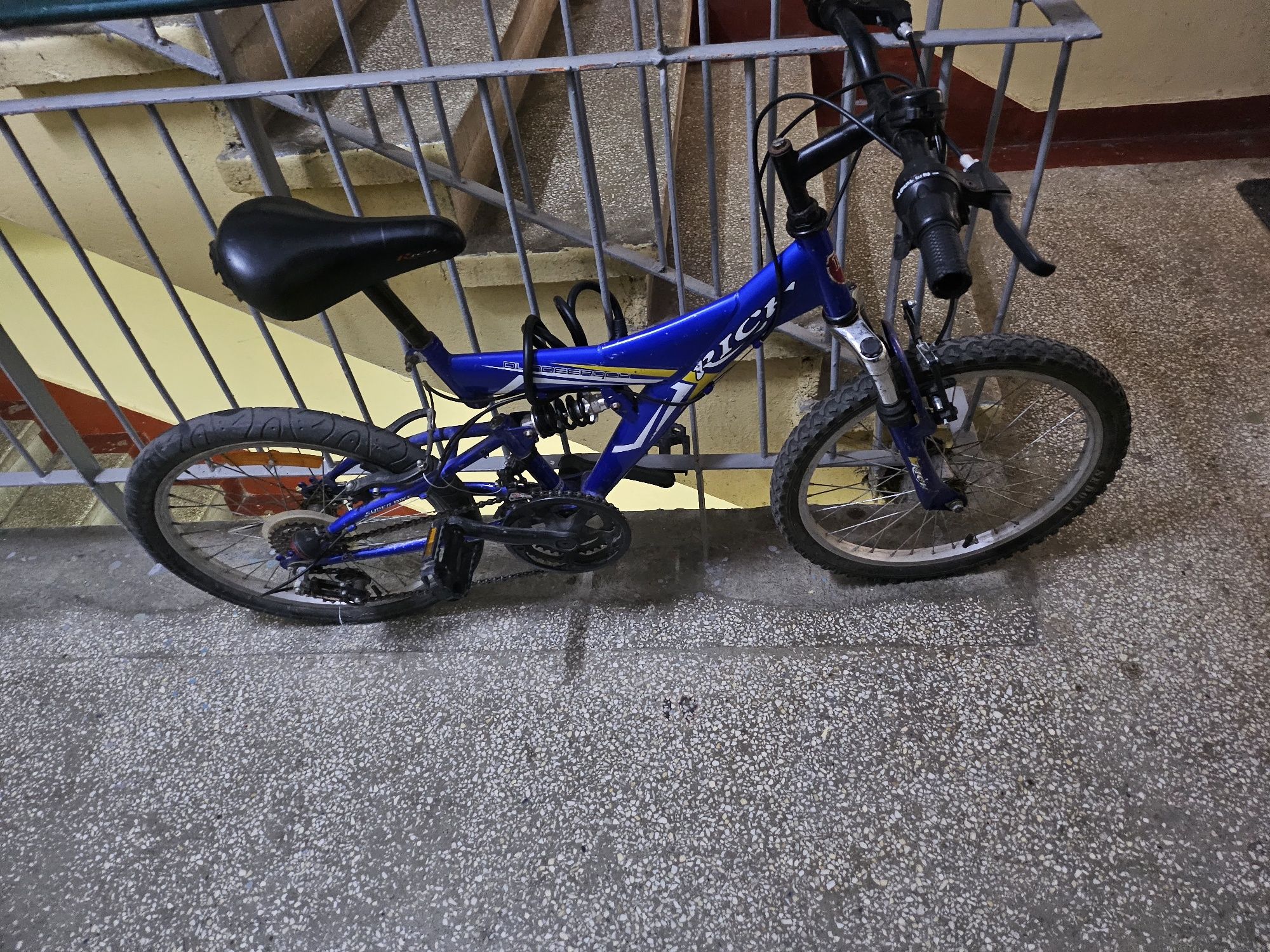 Bicicleta copil albastra