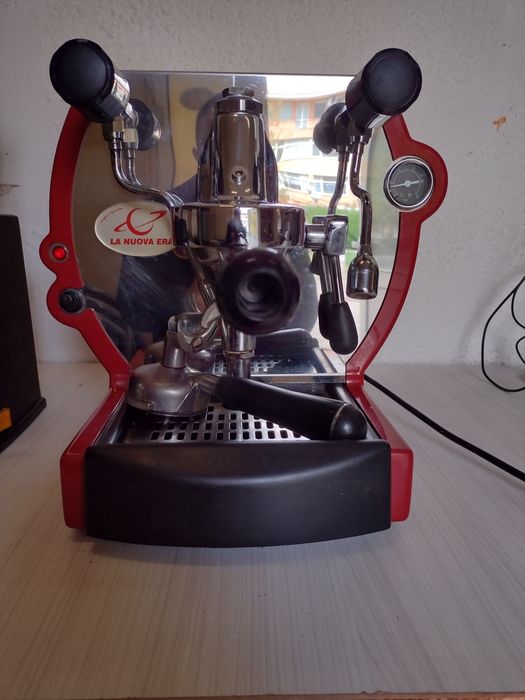 Кафе машина и кафемелячката
