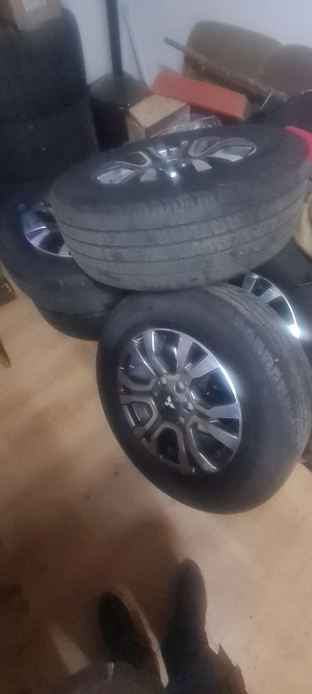 18ц джанти с гуми за мицобиши паджеро l200 l3oo..