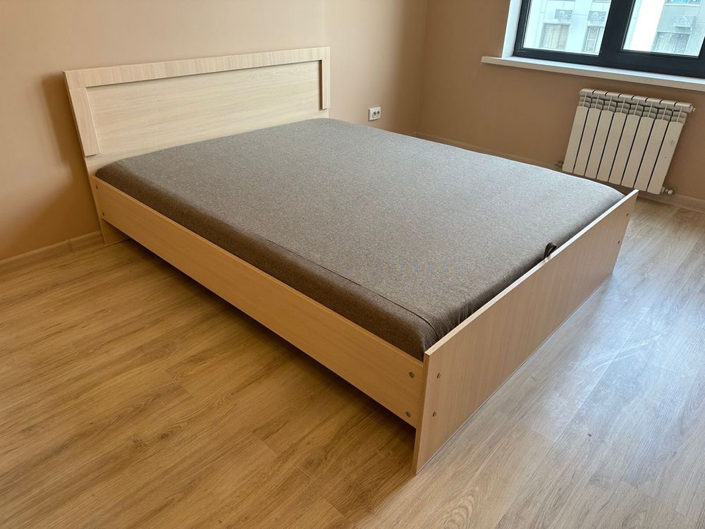 Двухспальная кровать с матрасом и доставка бесплатно