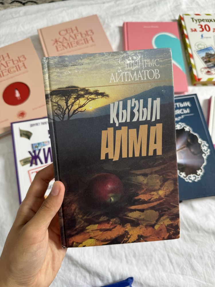 Әр түрлі жанрдағы кітаптар