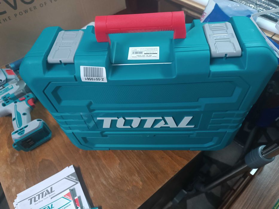 Гайковерт TOTAL 850 NM на завиване, 1000 NM на отвиване , 280лв.