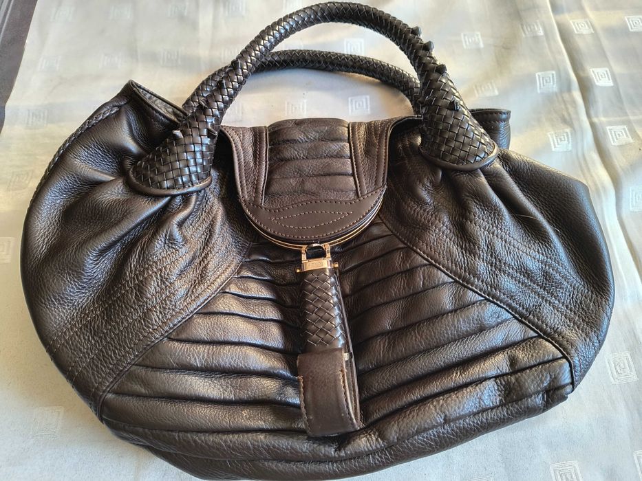 Фенди

Кафява кожена чанта Fendi Spy