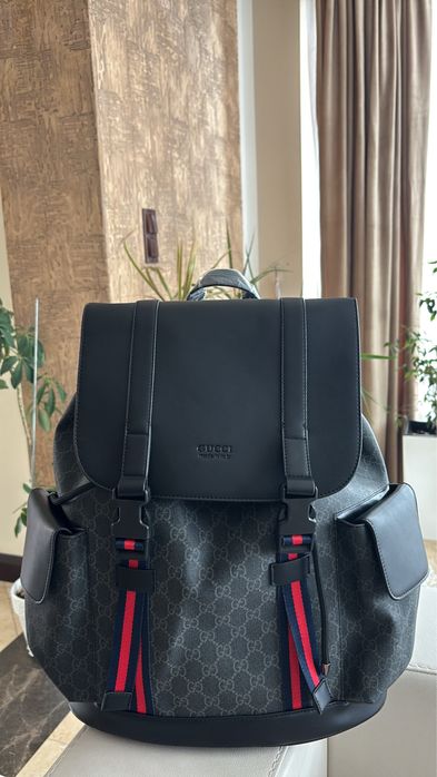 Vand rucsac. GUCCI. In stare noia cu eticheta. F confortabil.