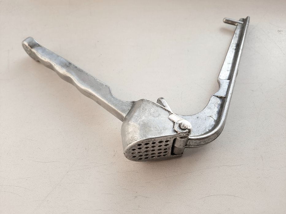 Чеснокодавка советская