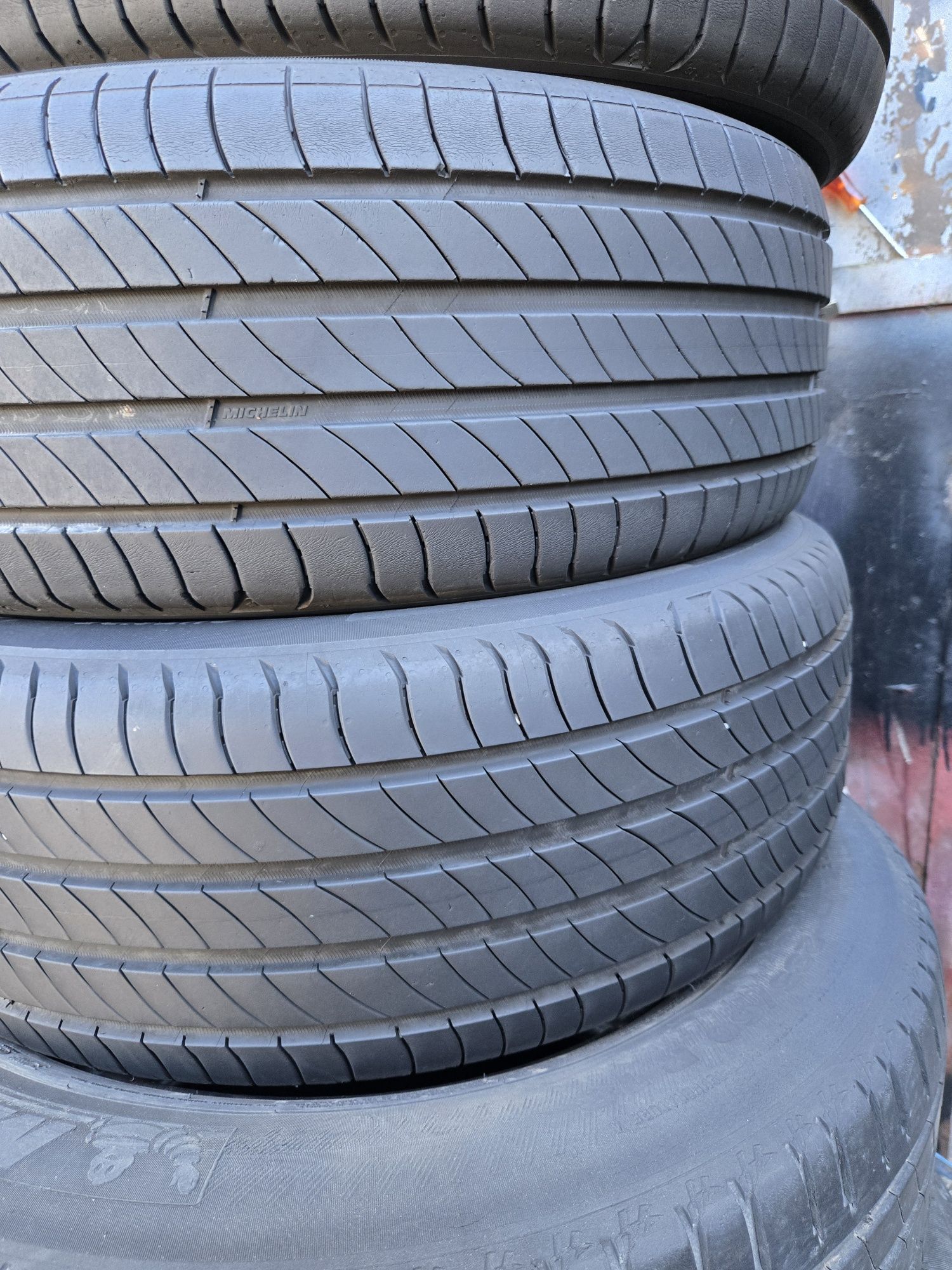 4бр. 215 55 17 Michelin летни.