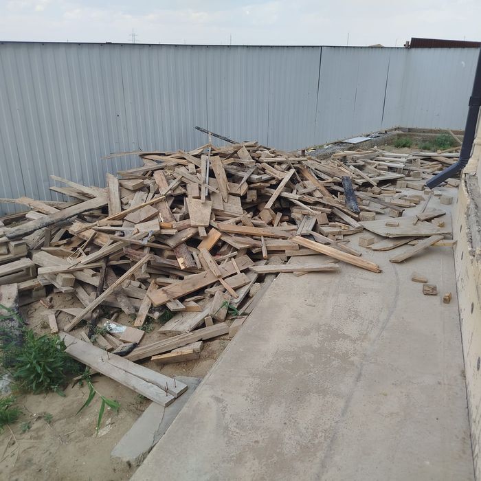 Деревянные остатки досок для дров.  Бесплатно, самовывоз