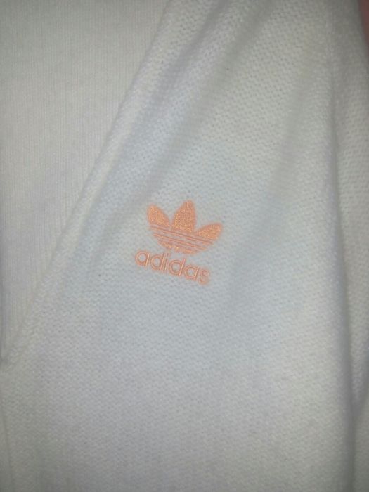 Плетена жилетка на Adidas