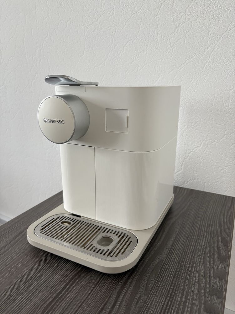 Кофемашина Nespresso Gran Latissima