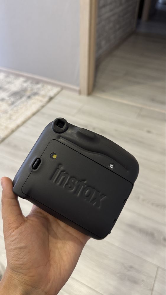 Instax mini 11 в отличном состоянии
