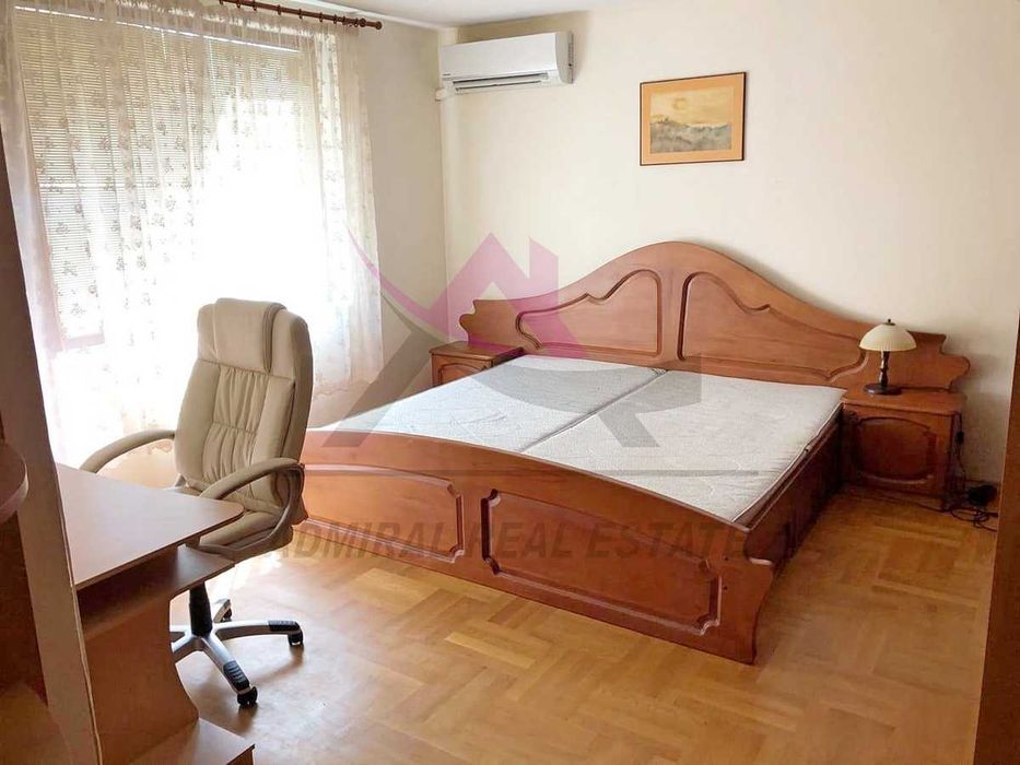 Дава се под наем Тристаен апартамент в Варна, Червен площад - 120 кв.м за 800 € - Снимка #2