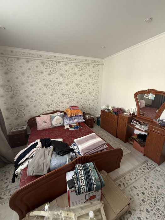 Спальный мебель продается в отличном качестве