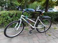 Bicicletă 7 viteze,șa confort,suport pahar,sonerie,far+stop pe baterii