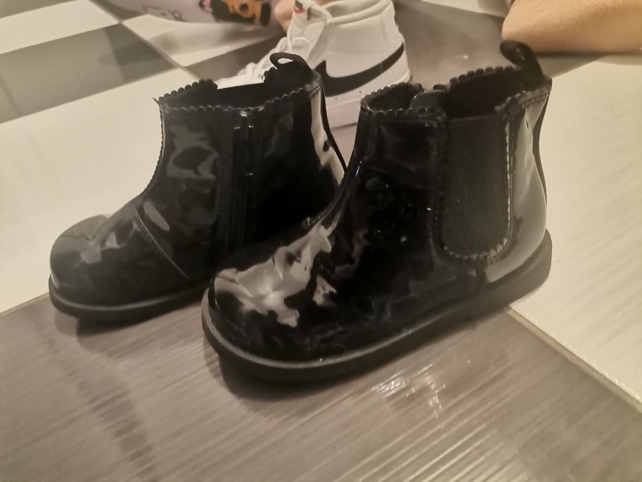 Ghete Chelsea H&M piele lacuita