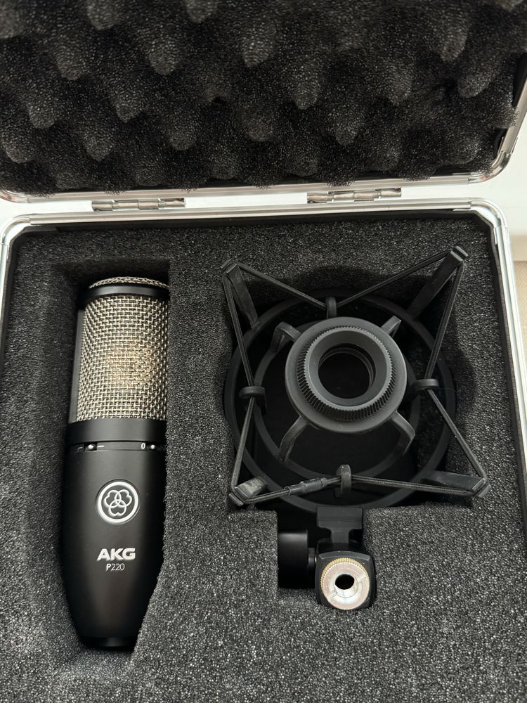 Студийный микрофон AKG - p220