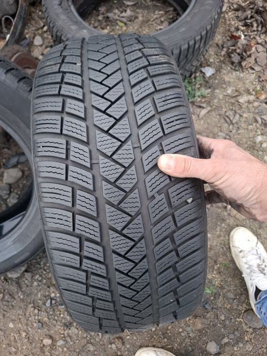 Vand 1 anvelopa 215 45 17 vredestine de iarna bun dot 2020