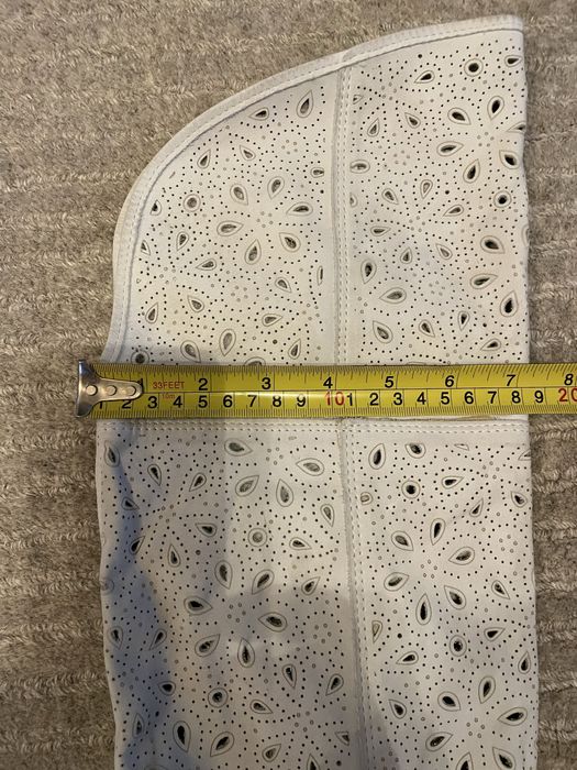 Cizme de vara din piele perforata.