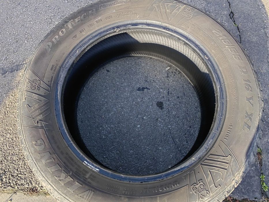 Vand 4 anvelope 215/55/R16 de vara !