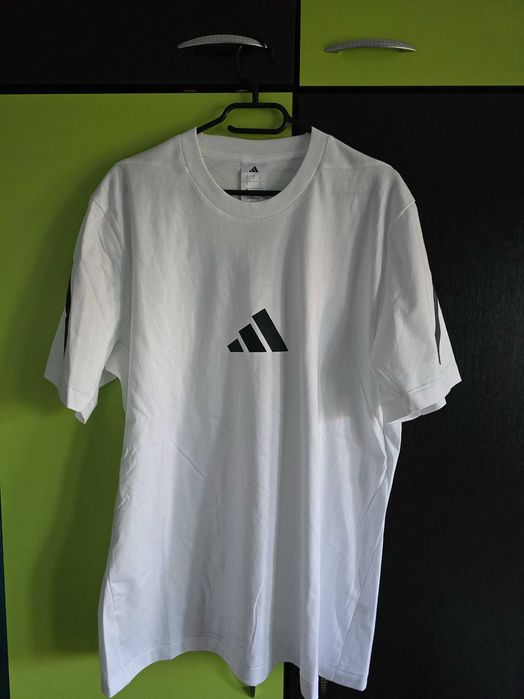 Tricou alb Adidas Original, mărimea L și XL, nou cu etichetă