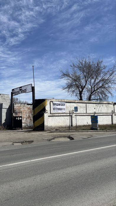 Продам базу по Ул Титова около Гелеос 4