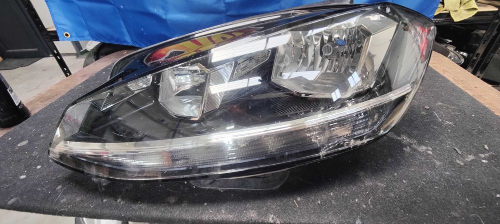 far stanga volkswagen golf 7 facelift avariat